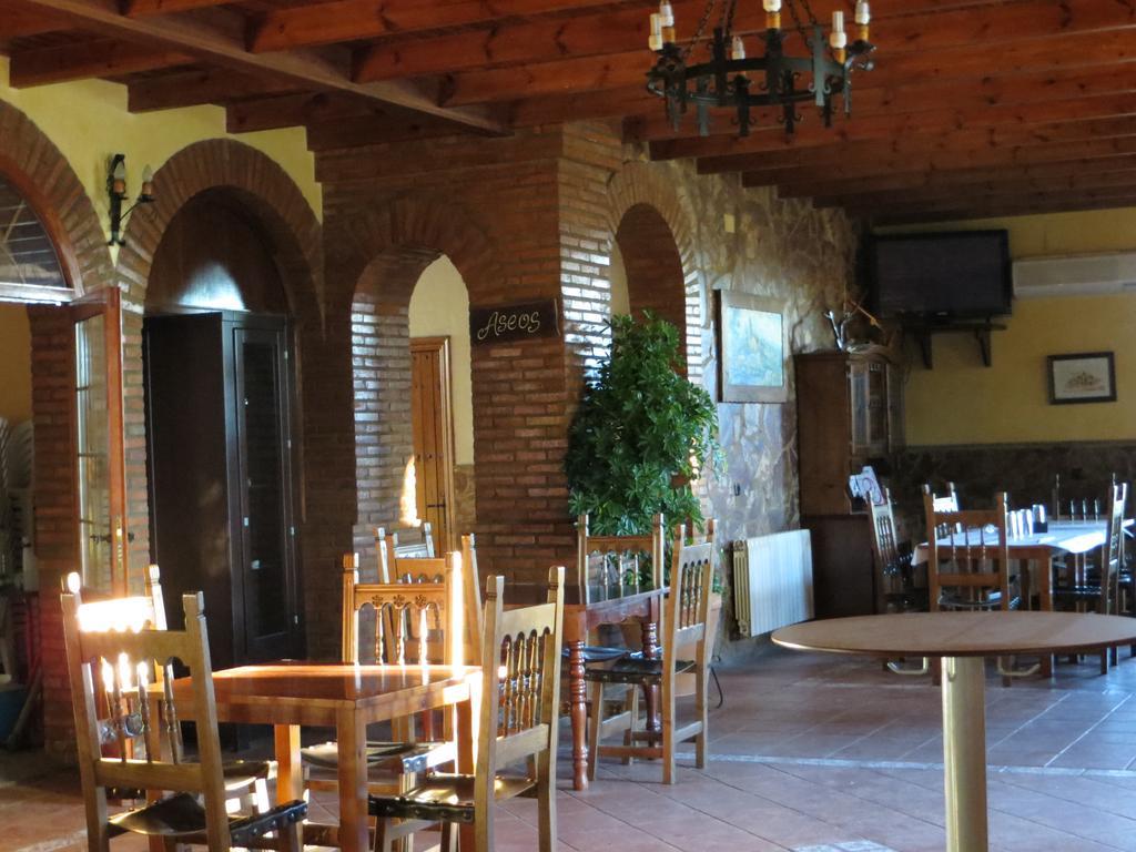 Hostal Rest. Campoabierto Valencia de las Torres Екстериор снимка