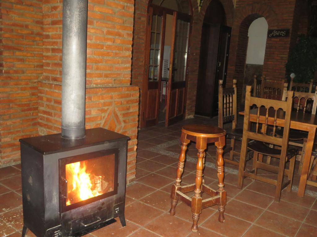 Hostal Rest. Campoabierto Valencia de las Torres Екстериор снимка