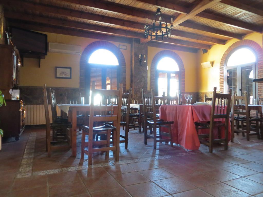 Hostal Rest. Campoabierto Valencia de las Torres Екстериор снимка